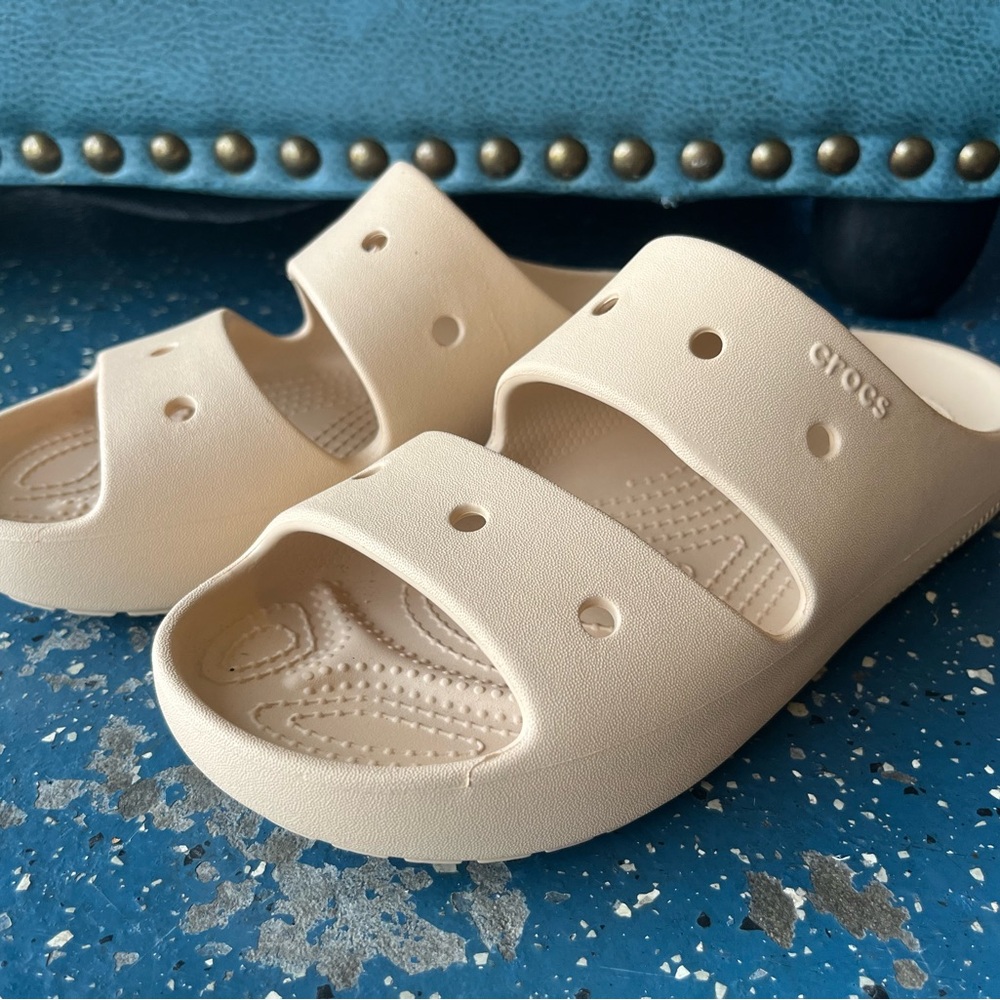 Crocs Cream Sandals Women’s 8